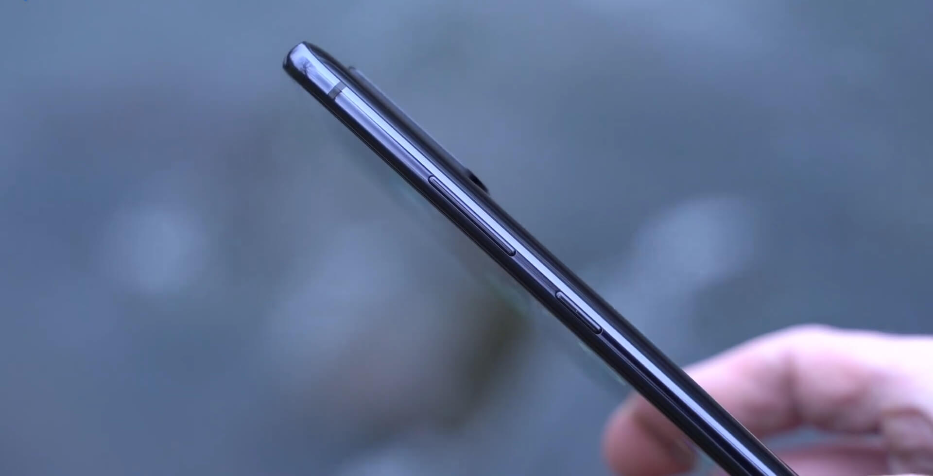 Samsung Galaxy S10 Lite Обзор: Упрощенный флагман с большим экраном