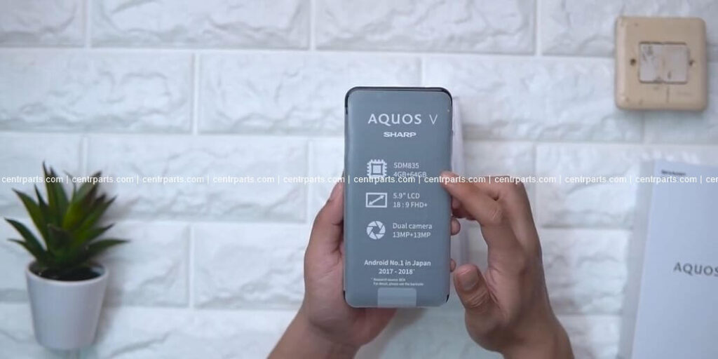 Sharp Aquos V Обзор: Стоит ли покупать смартфон на Snapdragon 835 в 2021 году?
