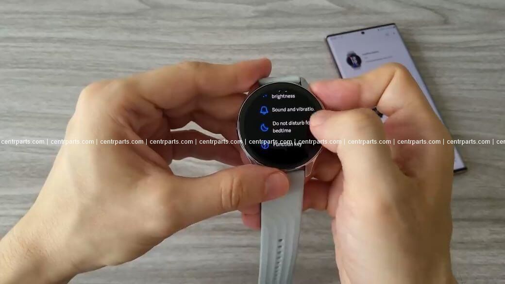 OnePlus Watch Обзор: Умные часы с Bluetooth звонками и 4 Гб памяти